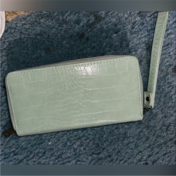 Mint green women’s zip around wallet - Picture 4 of 4